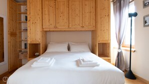 Bügeleisen/Bügelbrett, kostenloses WLAN, Bettwäsche