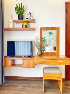 Family Room | Television - Hoi An Cabbage Garden (Da Nang)