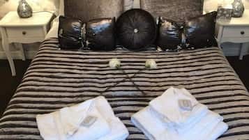 Standard Double Room | Individually decorated, individually furnished, iron/ironing board