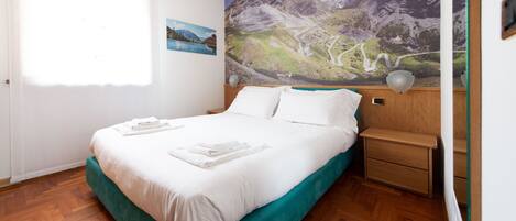 2 bedrooms, iron/ironing board, free WiFi, bed sheets