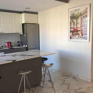Fridge, microwave, oven, stovetop - ATTILA apartment by the sea (QUARTEIRA)