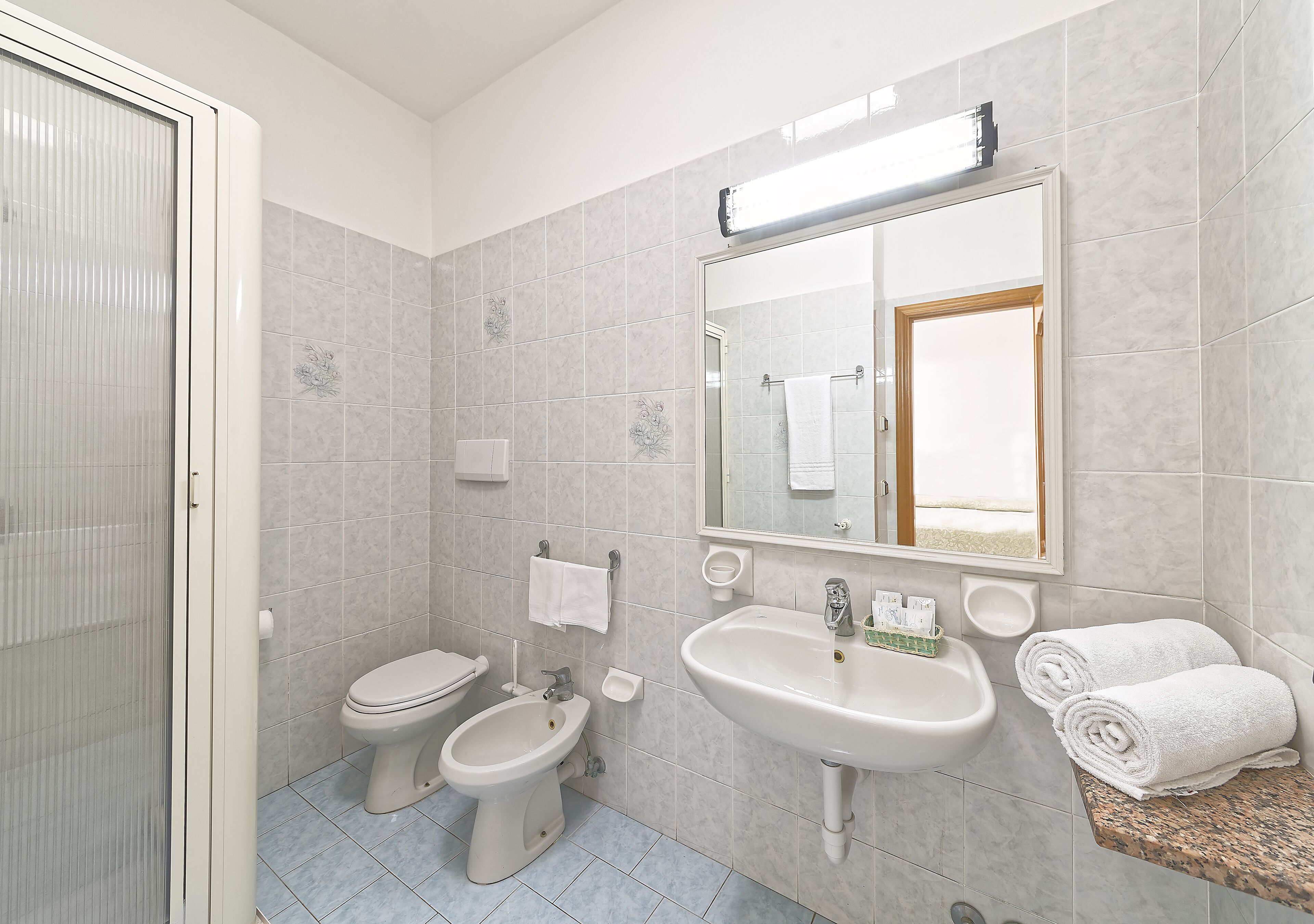 family room, balcony, sea view | bathroom | shower, rainfall showerhead, hair dryer, bidet