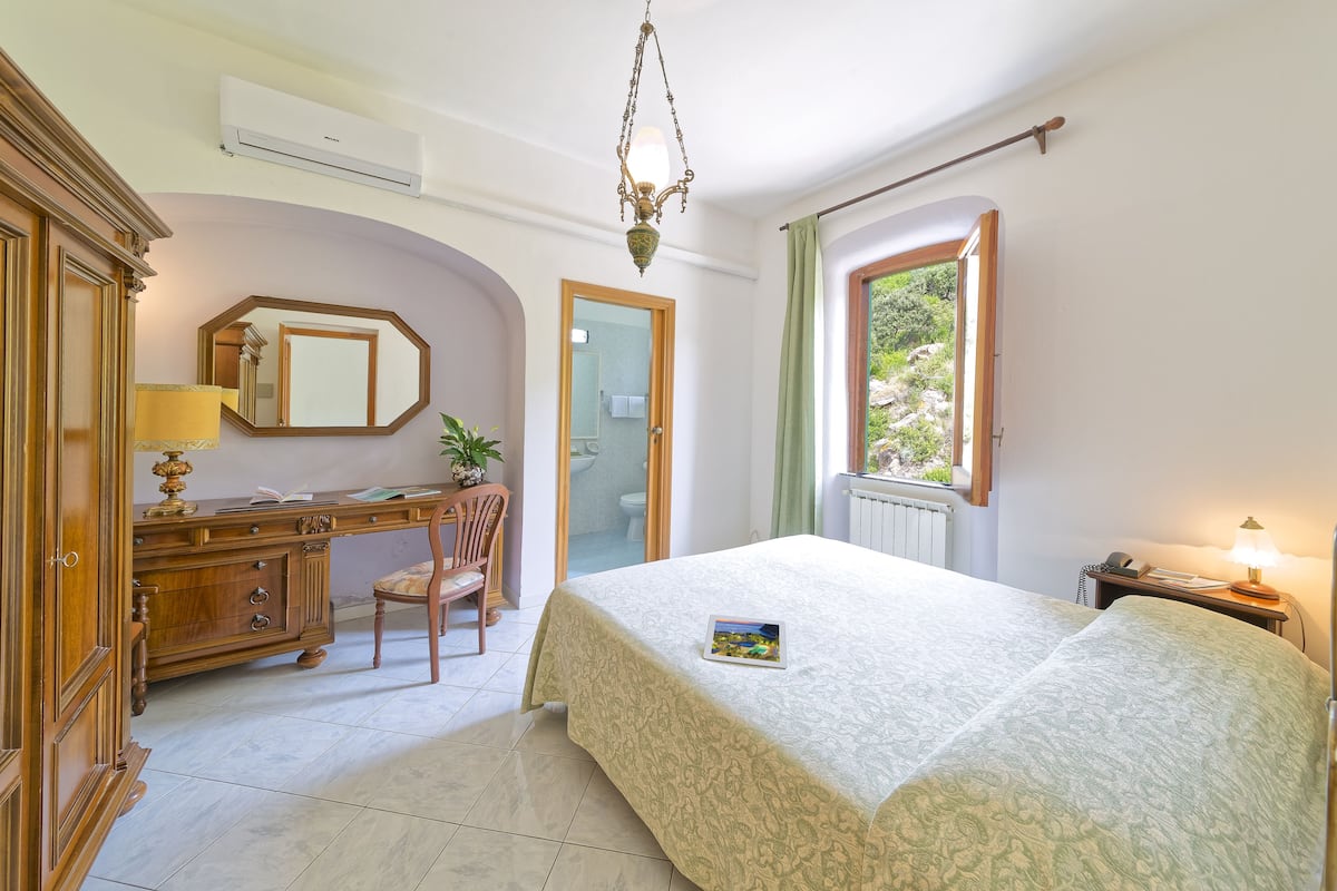 Economy Double or Twin Room | In-room safe, desk, bed sheets