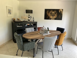 Dining - Vacation home with private pool, bicycles, very close to Ribérac market (Ribérac)