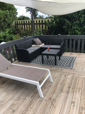 Property grounds - Beautiful Detached Charentais Farmhouse with Large Pool and Open Views (Lésignac-Durand)