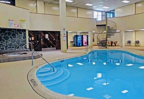 Experience Mountain Bliss: Cozy Condo w Resort Amenities in Beech Mountain, NC!