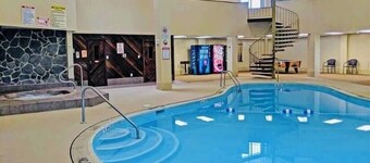 Experience Mountain Bliss: Cozy Condo w Resort Amenities in Beech Mountain, NC!