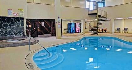 Experience Mountain Bliss: Cozy Condo w Resort Amenities in Beech Mountain, NC!