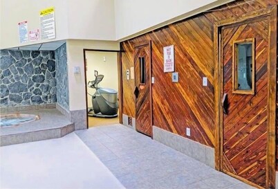 Experience Mountain Bliss: Cozy Condo w Resort Amenities in Beech Mountain, NC!