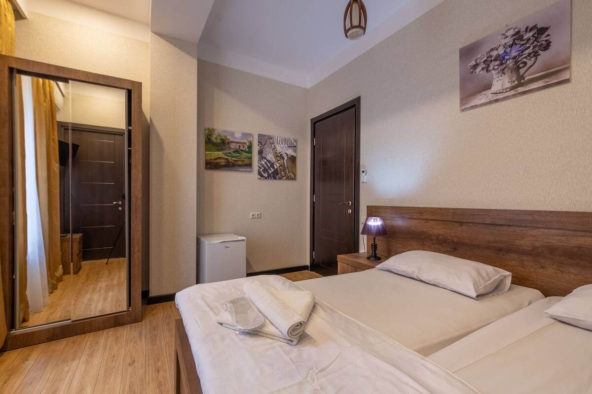 Standard Room | 1 bedroom, soundproofing, iron/ironing board (on request), WiFi (free)