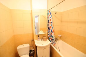 Badekar, hårtørrer, håndklæder, Sæbe