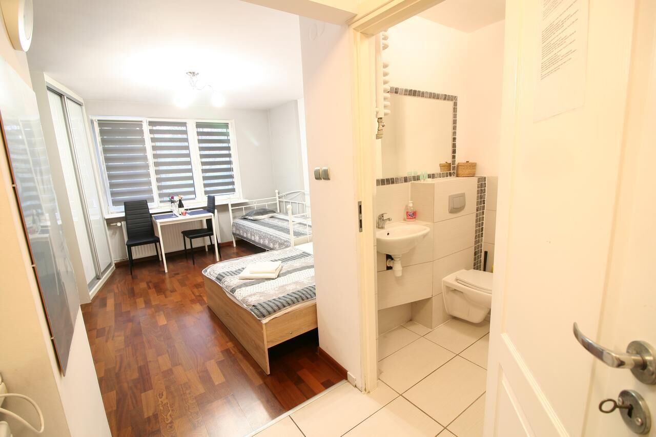 Studio | Living area | 27-inch flat-screen TV with cable channels, TV