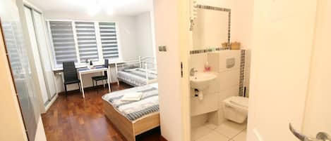 สตูดิโอ | บริเวณนั่งเล่น | ทีวีจอแบน 27 นิ้ว พร้อมช่องเคเบิล, ทีวี