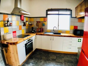 雪櫃、微波爐、焗爐、爐具