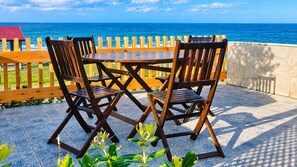 Outdoor dining - Sea Roots "Sea zone" - Amazing sunsets and ocean views (Mosteiros)