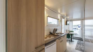 Fridge, stovetop, coffee/tea maker, electric kettle