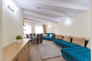 Appartamento Exclusive | Soggiorno | TV LED 109 cm con canali via cavo, TV, pavimenti riscaldati