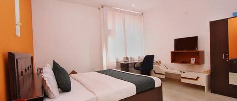 Deluxe Room, 1 Queen Bed