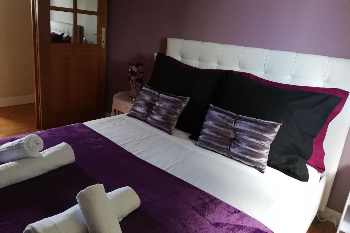 Double Room (Mauve) | Individually decorated, individually furnished, desk, soundproofing