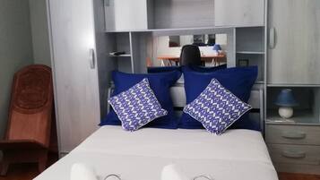 Double Room, Garden View | Individually decorated, individually furnished, desk, soundproofing