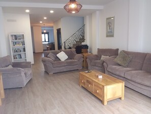 Coin salon dans le hall