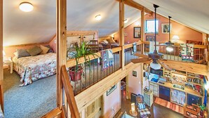A spacious loft with a high ceiling, a mezzanine level, a dining area, and a kitchen. - Wooded LODGE, Sleeps 9, Pet Friendly, Accessible (Ben Wheeler)
