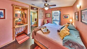 3 bedrooms, iron/ironing board, travel crib, free WiFi