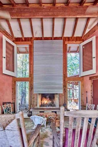 Wooded LODGE, Sleeps 9, Pet Friendly, Accessible