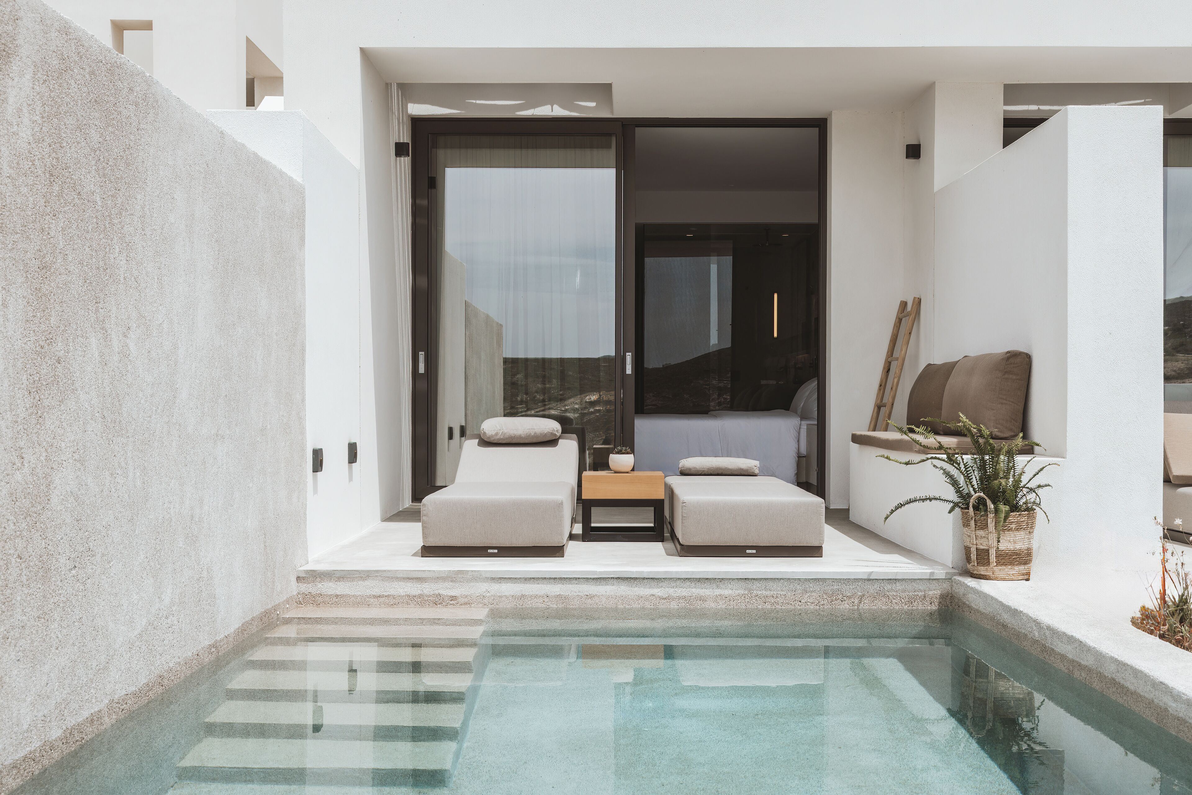 Deluxe Suite Horizon View Plunge Pool | Premium bedding, down comforters, minibar, in-room safe