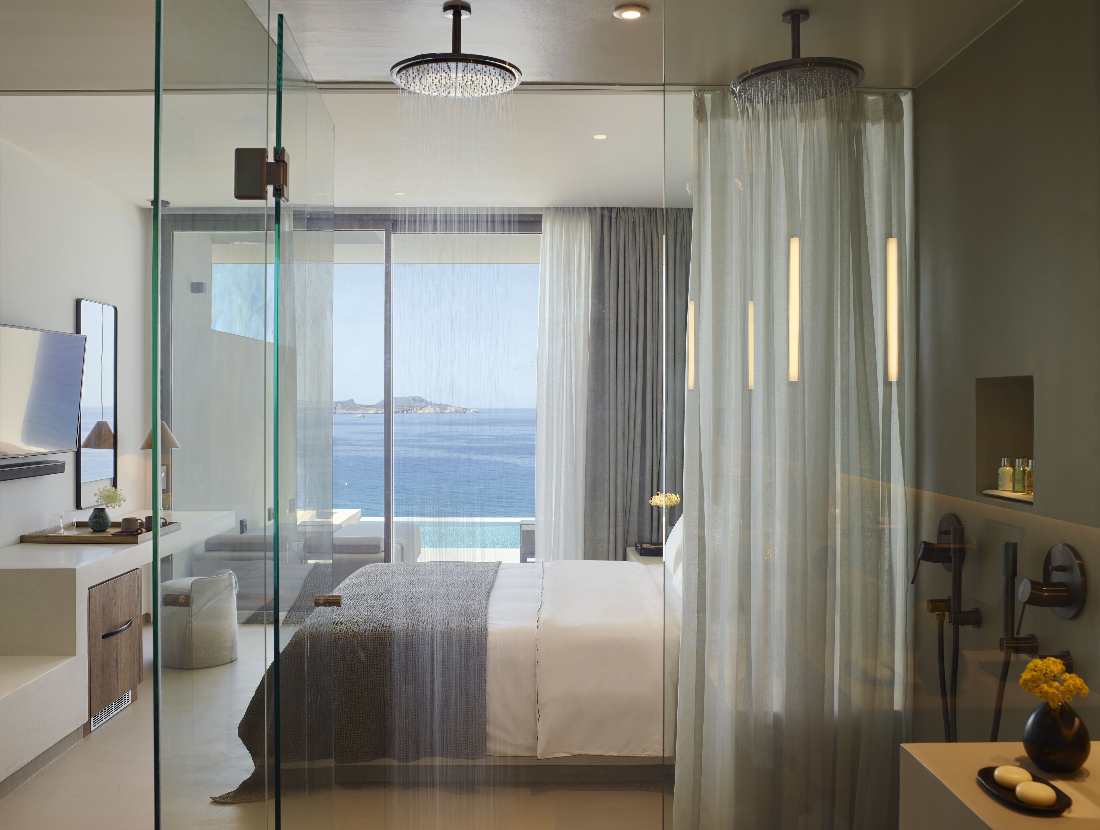 Premium Deluxe Suite Sea View with Private Pool | Premium bedding, down duvets, minibar, in-room safe