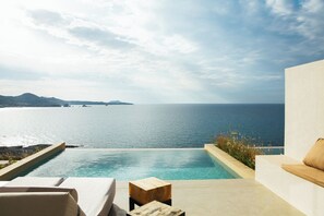 2 outdoor pools, pool umbrellas, pool loungers