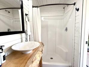 Douche, sèche-cheveux