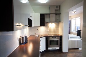Fridge, microwave, oven, stovetop - Penthouse apartment with private parking and sauna (Tartu)