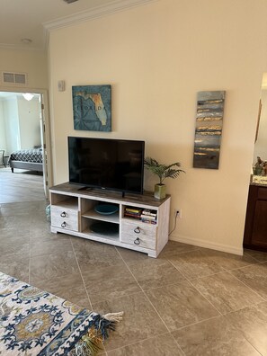 3 chambres, fer et planche à repasser, Wi-Fi gratuit, draps fournis