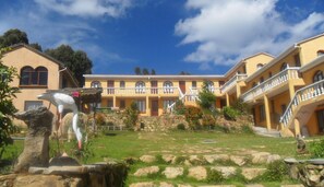 المنطقة المحيطة بالمنشأة