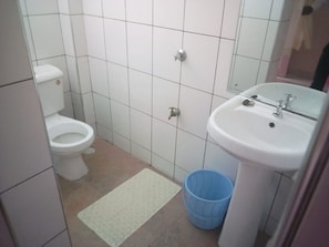 Deluxe Room | Bathroom