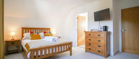 Habitación doble, baño privado (Highlands Room) | Wifi gratis y ropa de cama