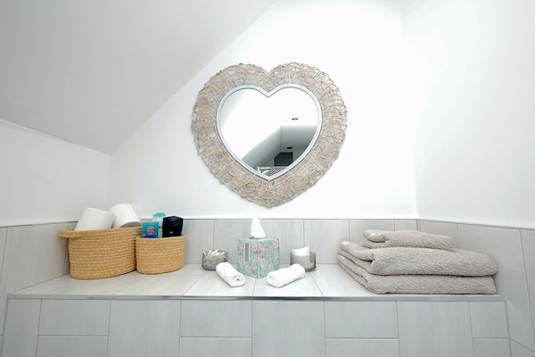 Gratis toiletartikelen, een haardroger, handdoeken