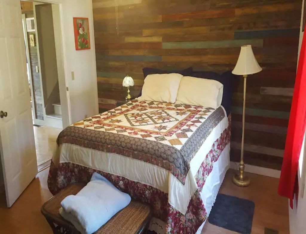 3 chambres, fer et planche à repasser, Wi-Fi, draps fournis