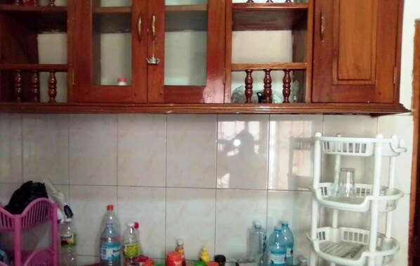Private kitchen - Blue Agama Guesthouse (Kasese)