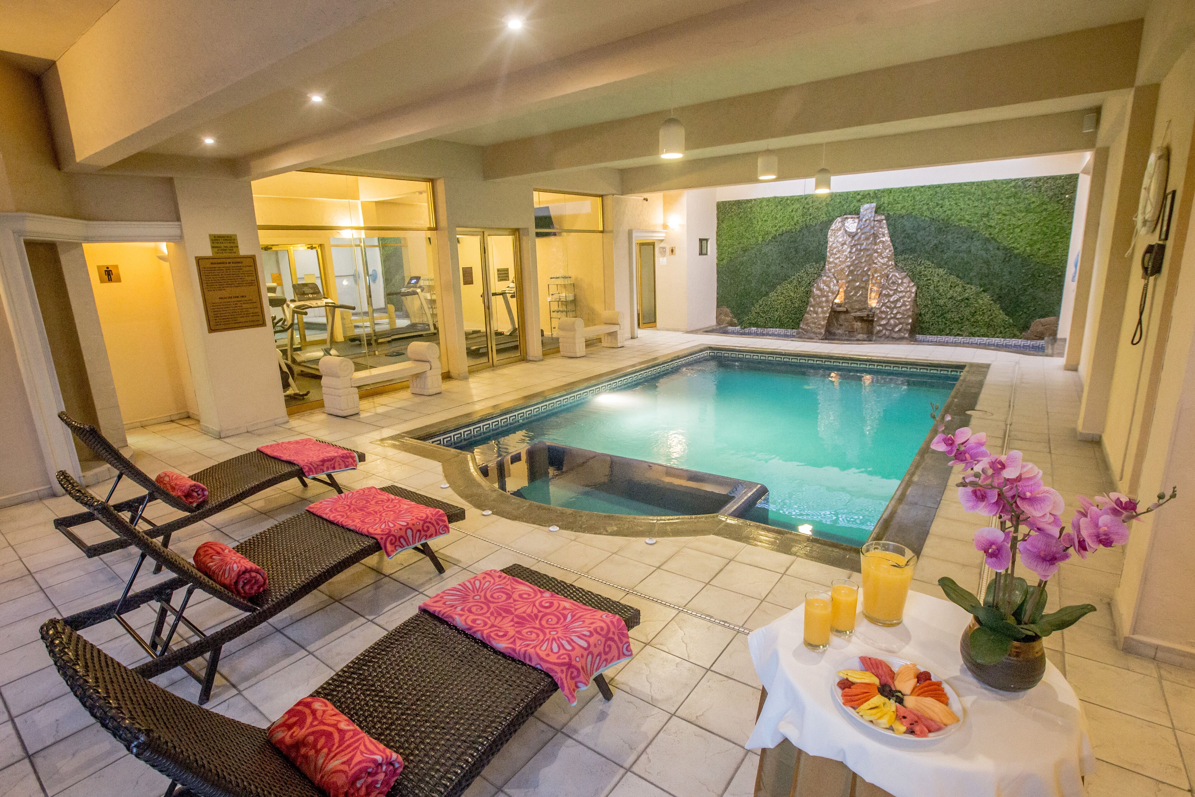 Hồ bơi trong nhà 