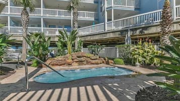 Tina de hidromasaje al aire libre