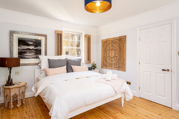 House, 3 Bedrooms | 3 bedrooms, desk, iron/ironing board, free cots/infant beds