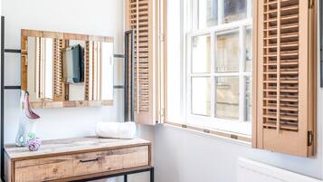 House, 3 Bedrooms | Living area | Flat-screen TV, fireplace