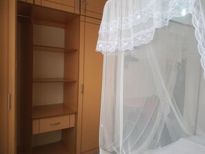 Standard Room | Desk, blackout drapes, free WiFi, bed sheets