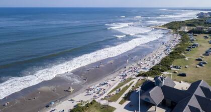 Walk to Beach 1/4 Mile, Central A/C, Modern!