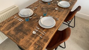 Leilighet (3 Bedrooms) | Eget kjøkken | Kaffetrakter/tekoker, kjøleskap, mikrobølgeovn og ovn
