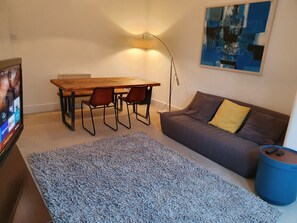 Apartment (3 Bedrooms) | Living room | TV, stereo - Stylish 3 Bed Apartment in Bristol (Bristol)