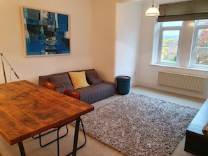 Apartment (3 Bedrooms) | Living room | TV, stereo - Stylish 3 Bed Apartment in Bristol (Bristol)
