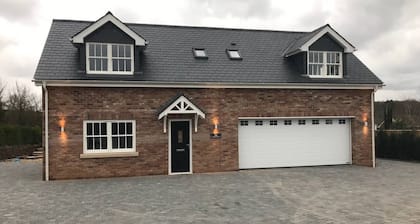 High Specification Coach House, Ebford